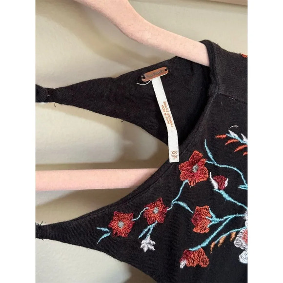 Free People Lita Embroidered Cutout Blouse XS Black Floral Bell Sleeve - Picture 6 of 11
